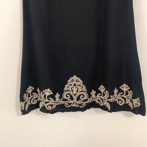NWT Lulu’s XS Tale to Tell Beige and Black Embroidered Shift Dress - Picture 7 of 12